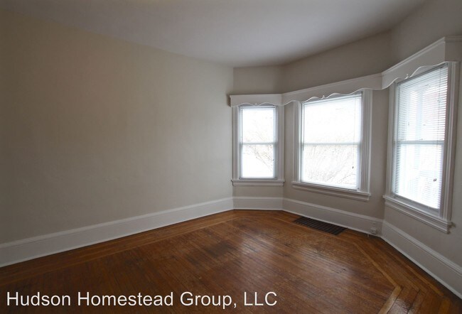 Building Photo - 4 br, 1 bath House - 15 O'Neil Street