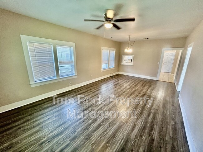 Foto del edificio - 804 E 13th St