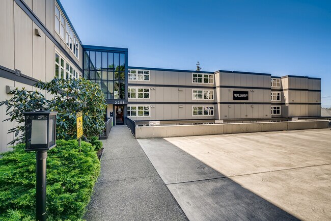 Building - 2253 Gilman Dr W