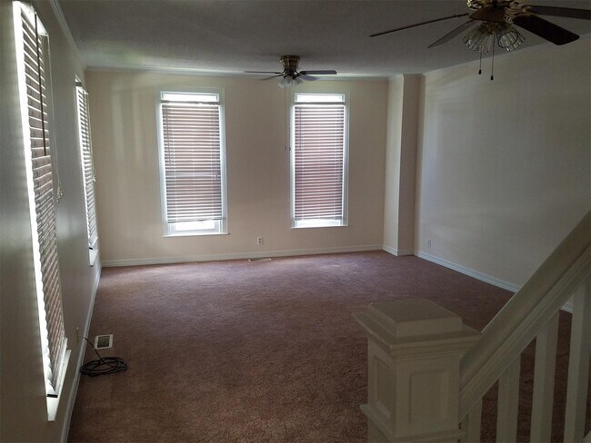 Building Photo - 612 S Main St