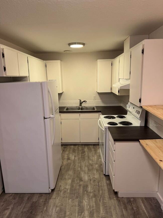 Building Photo - Crisp and clean one bedroom near Pacific University