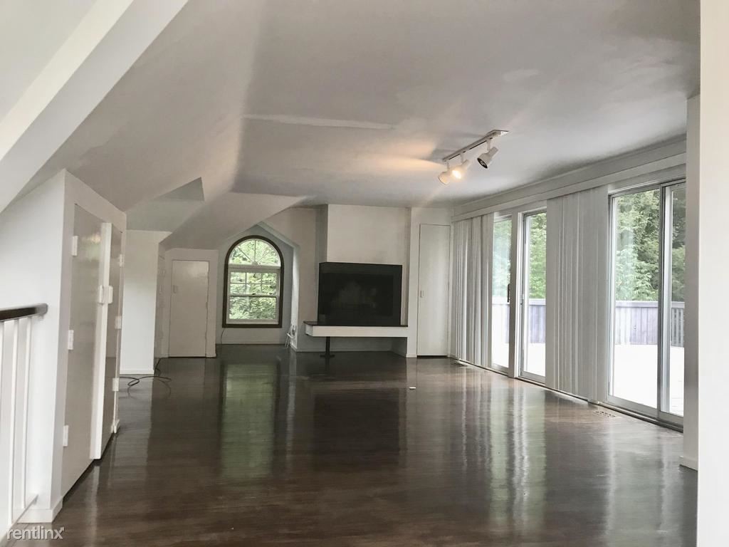 Primary Photo - 1 br, 1 bath House - 11900 Lakeshore Blvd