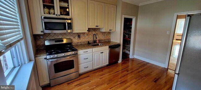 Foto del edificio - 3419 Oakmont St