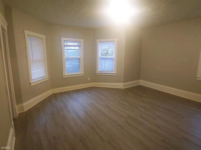 Foto del edificio - 2 br, 1 bath Duplex - 2805 Queen Avenue Qu...