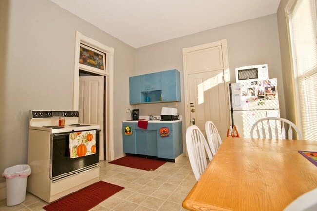 Photo - 704 N 3rd St Apartment