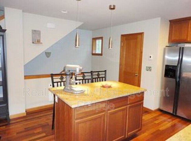 Foto del edificio - 3912 California Ave SW
