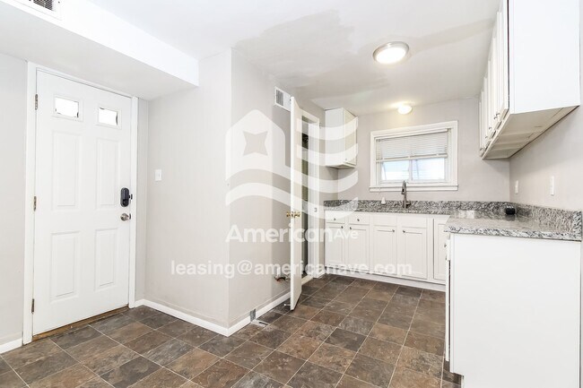 Foto del edificio - 1407 Maple Ave