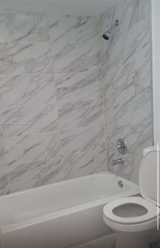 Foto del edificio - 714 Executive Center Dr