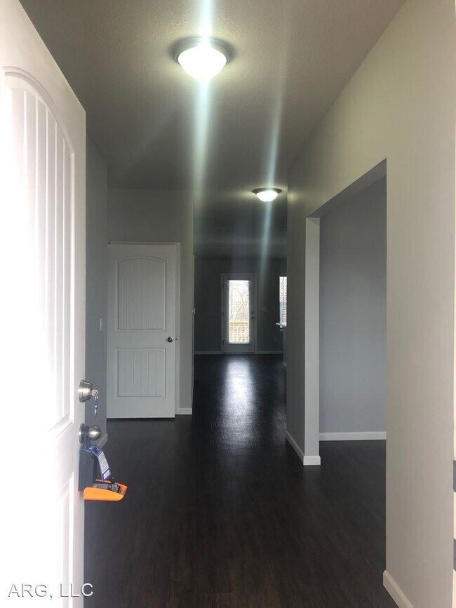 Foto del edificio - 3 br, 2.5 bath House - 717 Samantha Lane