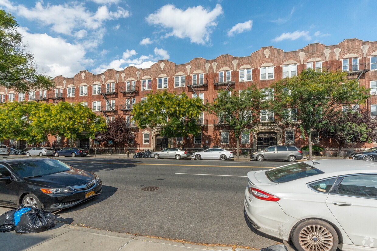 Foto principal - 1941-1967 65th St