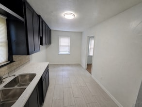 Building Photo - 314 W Marshall Dr