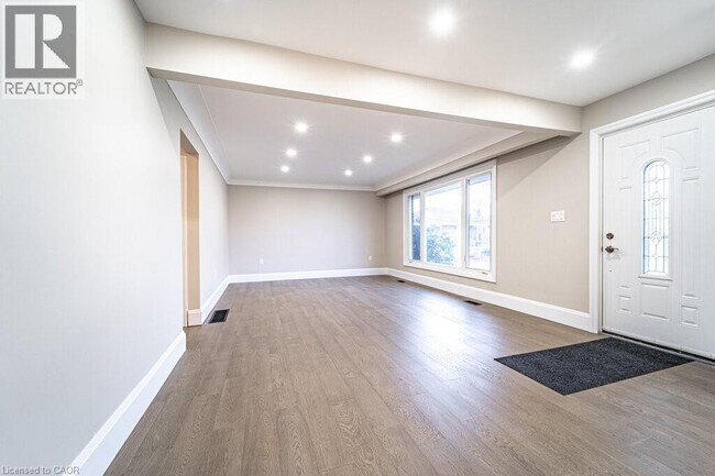 Building Photo - 46 Cloke Ct