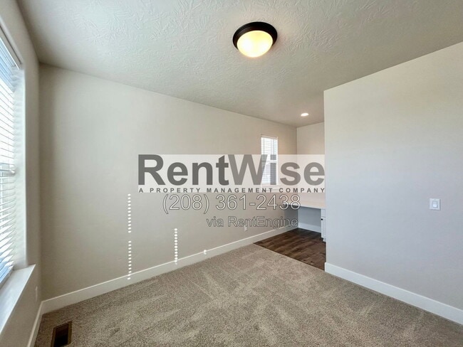 Building Photo - 5690 N Jumplist Ave
