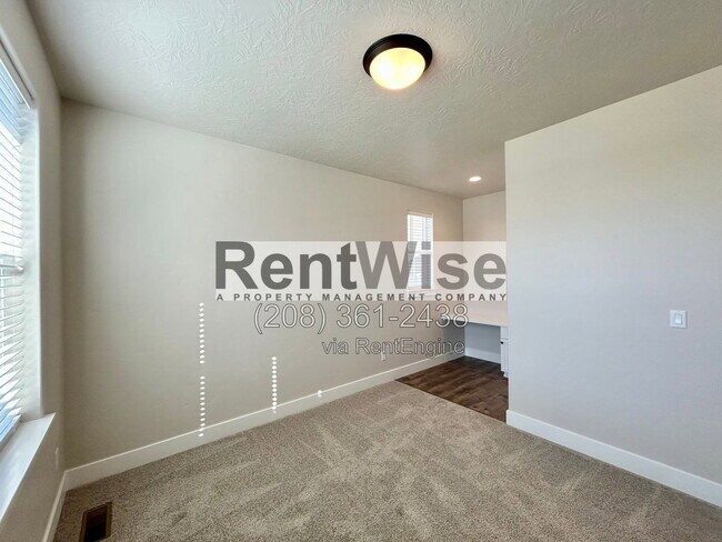 Foto del edificio - 5690 N Jumplist Ave
