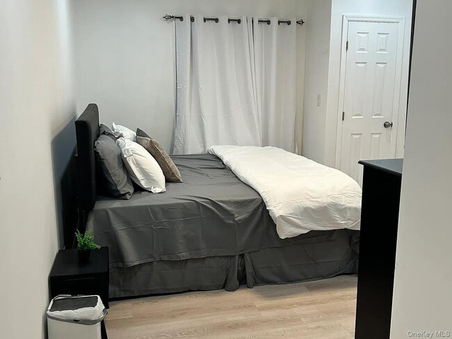 Foto del edificio - 85-26 167th St