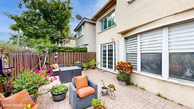 Foto del edificio - 6861 NW 107th Ct