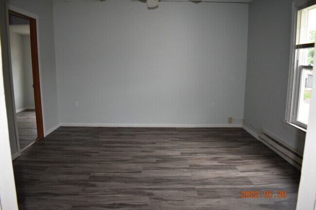 Foto del edificio - 313 Edmund Ave