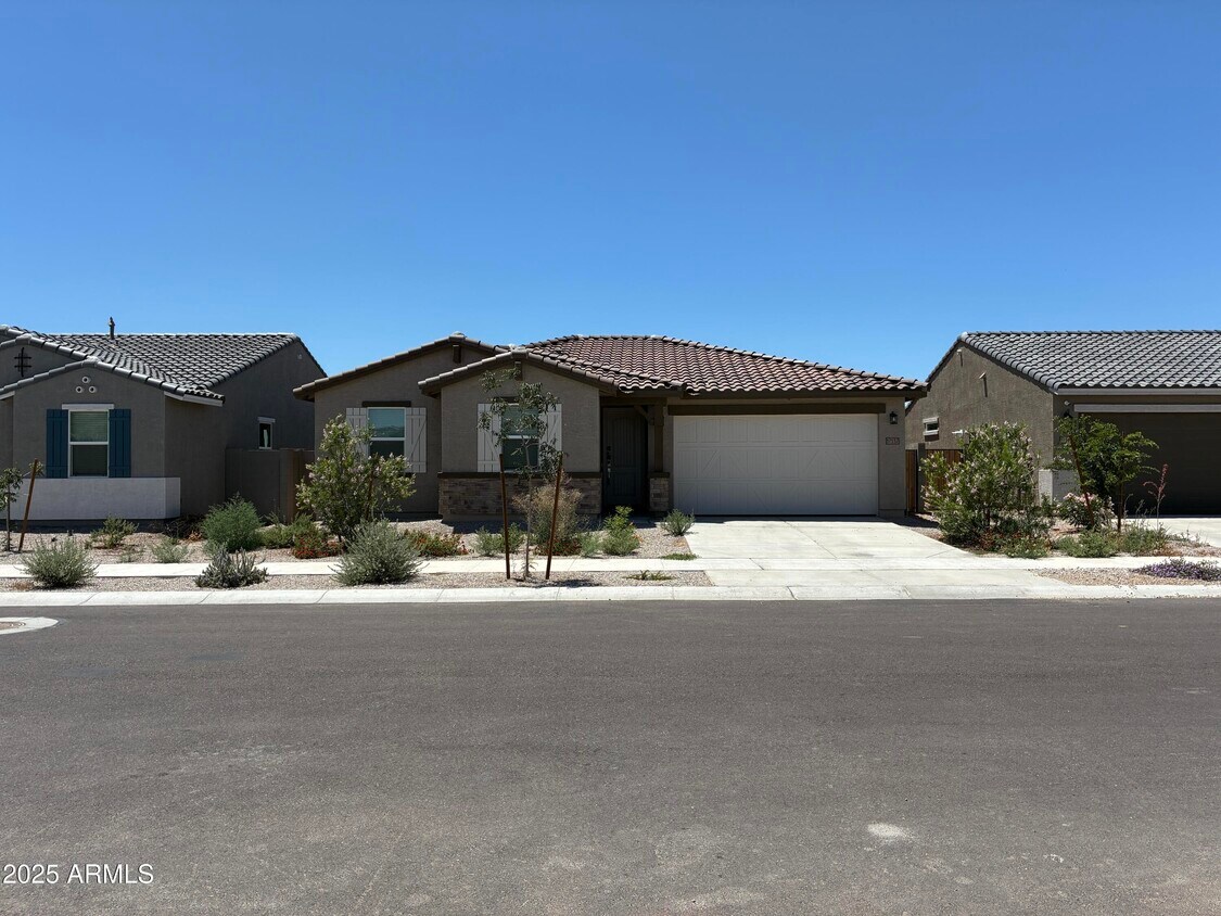 Foto principal - 17557 W Madison St