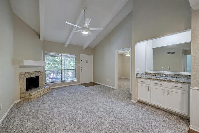 Building Photo - 5711 Sugar Hill Dr