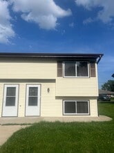 Building Photo - 545 Sandra Ln