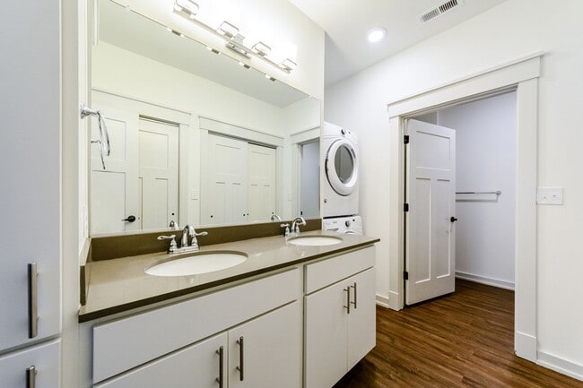 Foto del edificio - OBX 2 bedroom 2 bath Apartment Availalbe 3/10