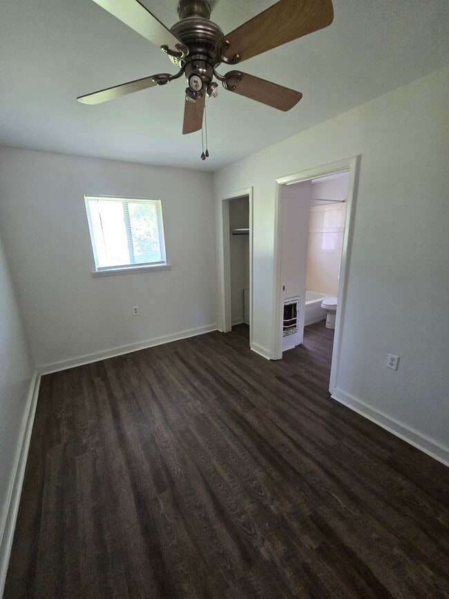 Foto del edificio - 2104 Hatcher Rd