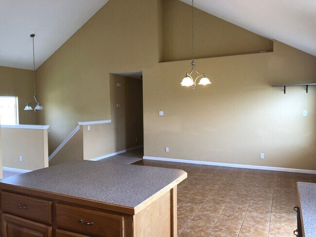 Building Photo - 2311 Magnolia Dr