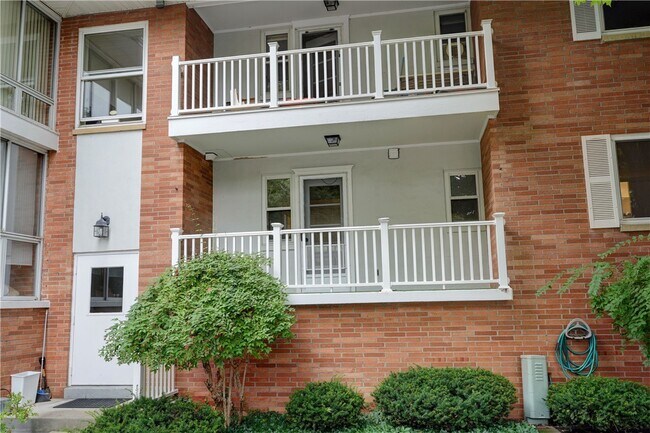 Foto del edificio - 2405 East Ave