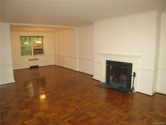 Building Photo - 5 Chateaux Cir