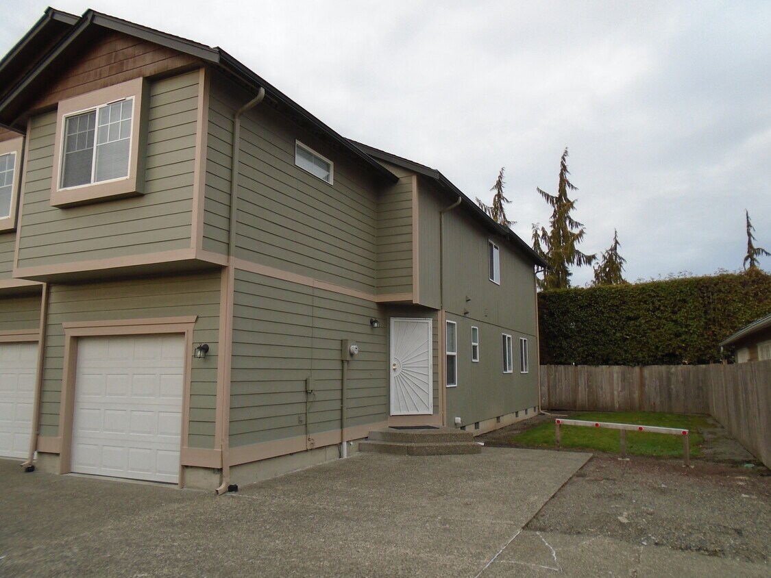 Primary Photo - 423 10th St SW