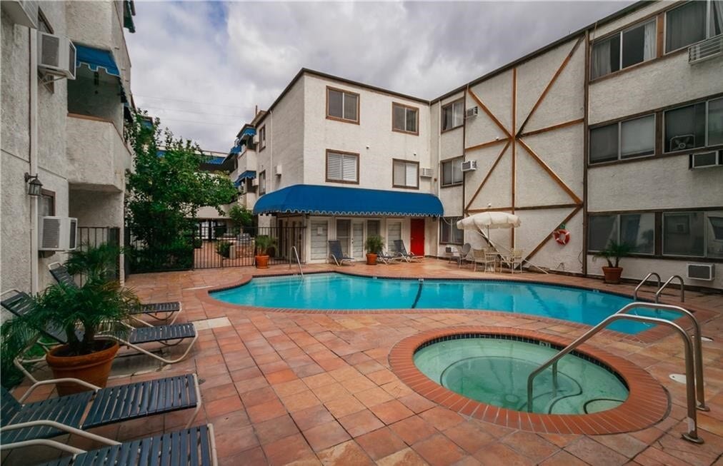 Foto principal - 18530 Hatteras St