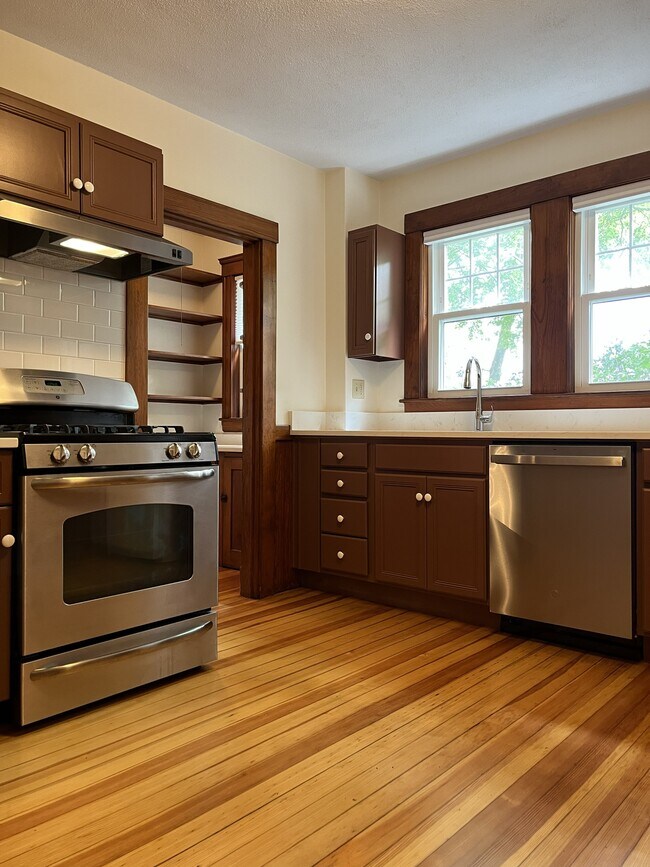 Kitchen - 754 Massachusetts Ave