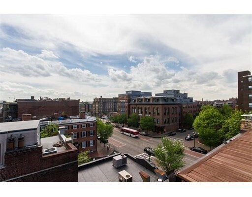 Foto del edificio - 1690 Washington St