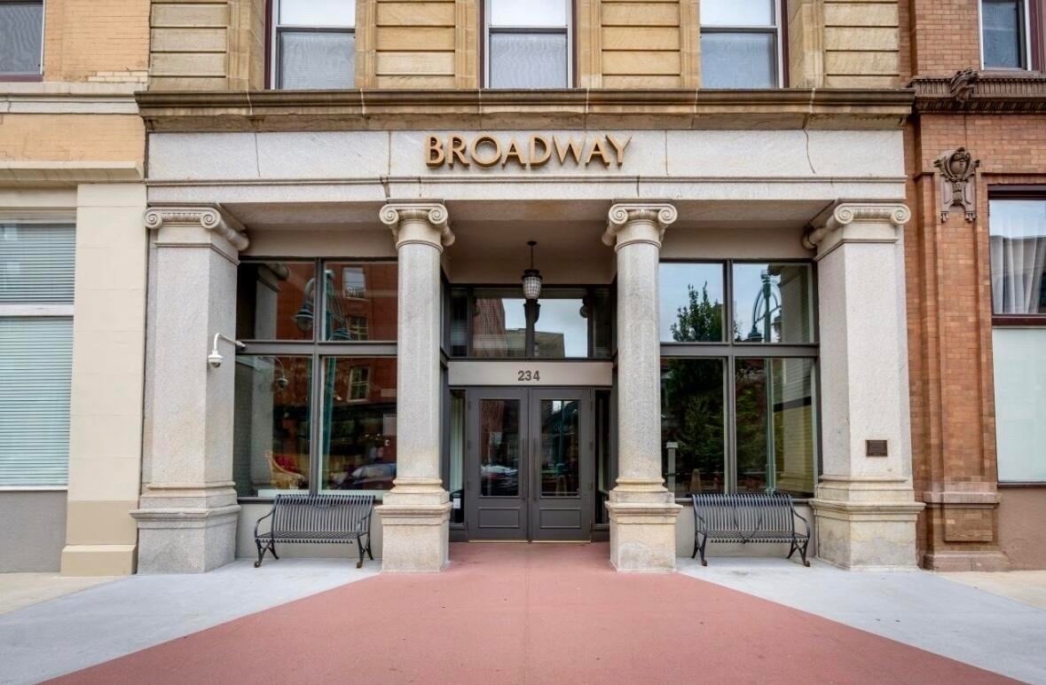 Primary Photo - 234 N Broadway
