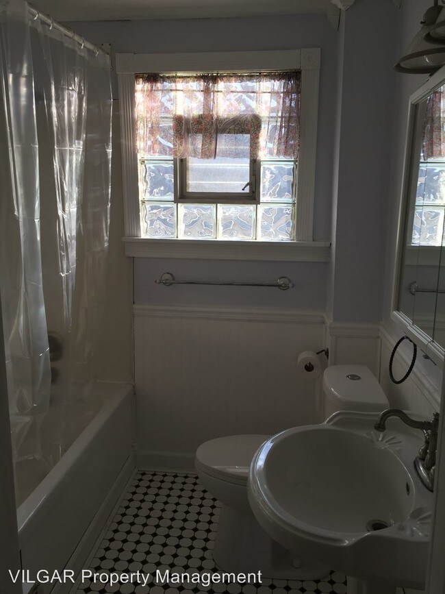 Building Photo - 3 br, 2 bath House - 5715 Baring Ave