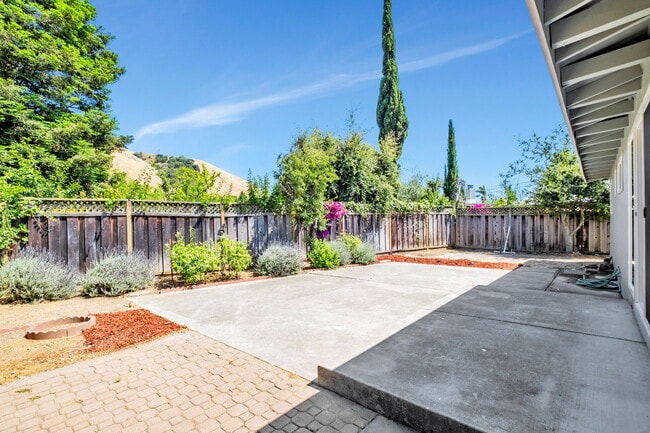 Building Photo - 714 Wasatch Dr