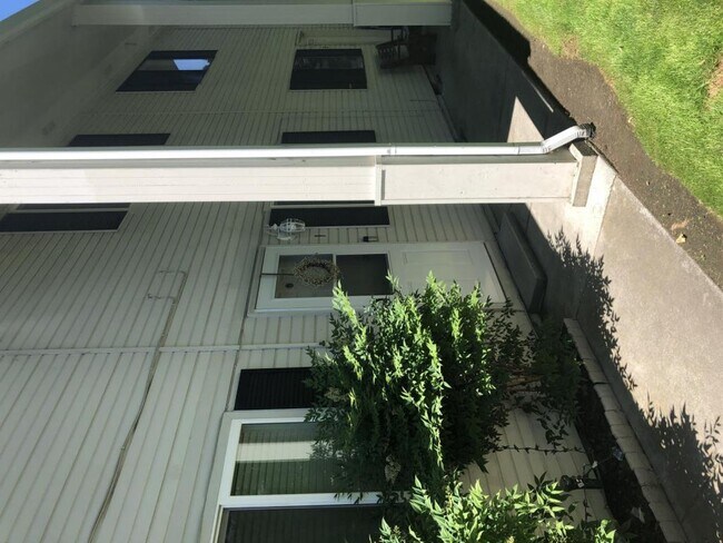 Foto del edificio - 2285 Poplar Dr