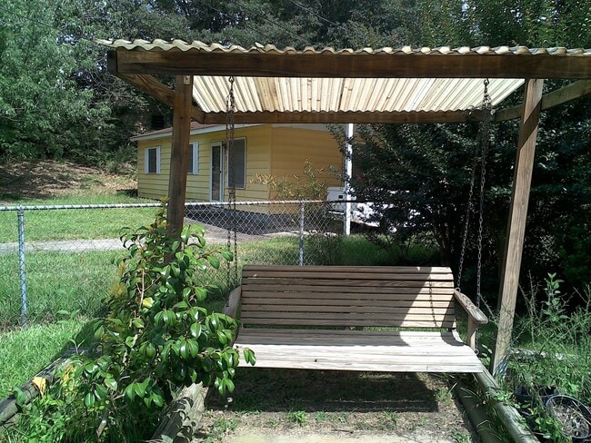 Building Photo - **AVAILABLE NOW**East Columbus 3 bedroom/1...