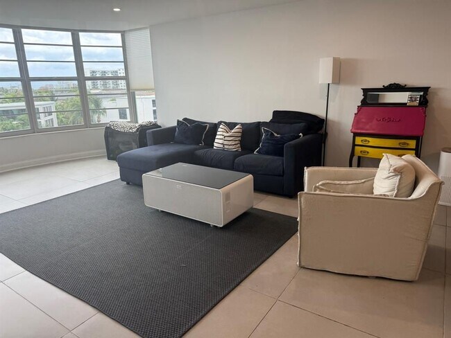 Foto del edificio - 3051 NE 48th St