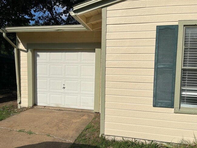 Building Photo - 138 Vandenburg Dr