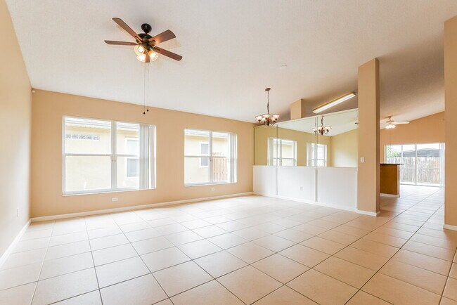 Building Photo - 2765 Falcon Crest Pl