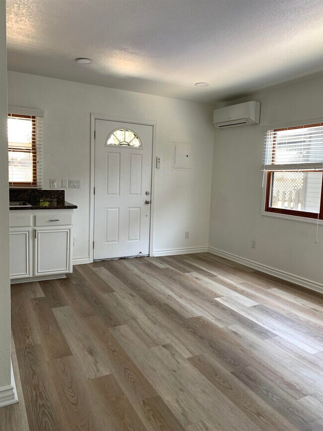 Foto del edificio - 2428 Imperial Ave