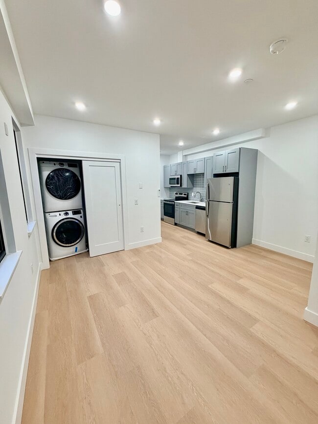 Photo - 178 W Seymour St Apartment