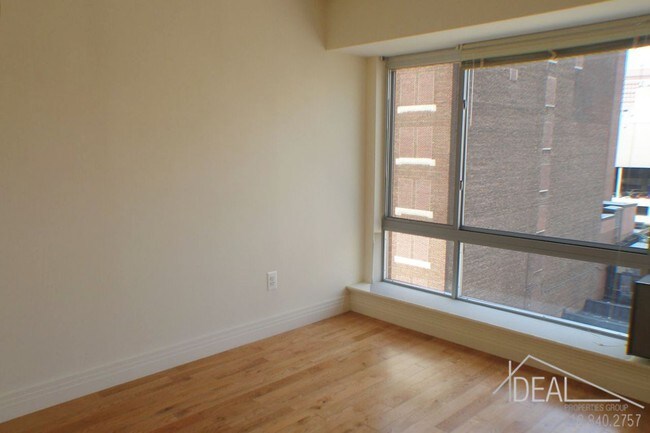 Foto del edificio - Perfect 2 Bedroom in Elevator Building