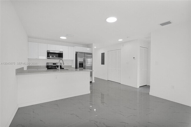 Foto del edificio - 2731 NW 44th St