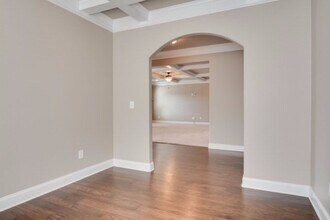 Building Photo - 260 Wentworth Pl