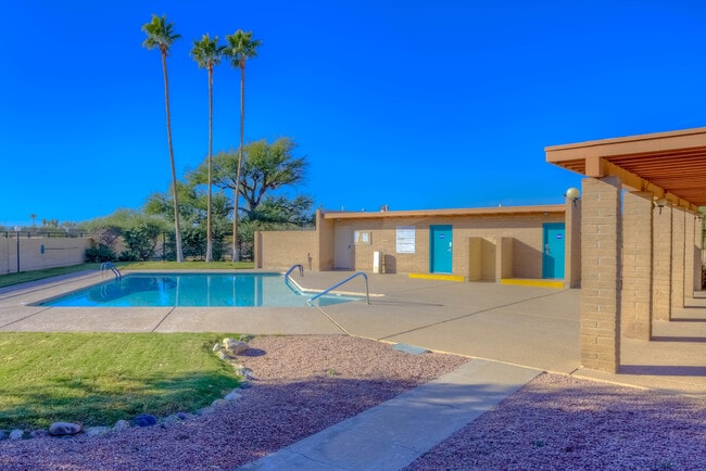 Building Photo - 982 S Pantano Rd