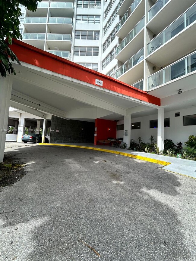 Foto del edificio - 1301 NE Miami Gardens Dr