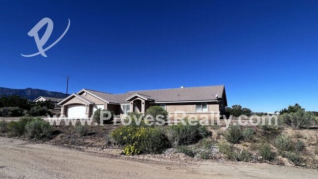 Building Photo - Spacious 3 Bed, 2.5 Bath Home in Phelan Ho...