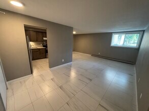 Building Photo - 50 Queenston Dr